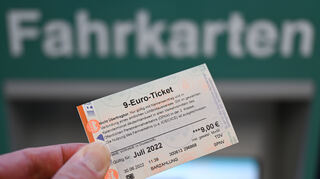 Das beliebte 9-Euro-Ticket ist Geschichte. Der Nachfolger im deutschlandweiten ÖPNV kostet 40 Euro mehr und soll zum 1. April kommen.
