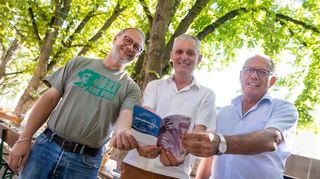 Sie haben Forum Kultur in den vergangenen Jahren geprägt: Christoph Hussong (links) und Martin Fraune (Mitte), rechts Harald Steinert vom Kultursponsor Sparkassenstiftung.