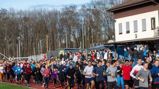Mit 350 Läufern verbuchte die Veranstaltung diesmal zwar keinen Teilnehmerrekord, dafür aber einen Temperaturrekord. Mit fast 19 Grad zum Start war es beim Lorscher Silvesterlauf warm wie nie.