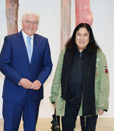 Georg-Büchner-Preis und Mannheims Schillerpreis in einem Jahr – das Beispiel der Autorin Emine Sevgi Özdamar, hier mit Bundespräsident Frank-Walter Steinmeier in der Kunsthalle, zeigt: Migrationsliteratur ist endgültig etabliert.
