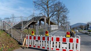 Die eingestürzte Brücke an der Weststadthalle kann saniert werden. Allerdings muss die gegnerische Versicherung dem KMB noch die Freigabe erteilen, um den Auftrag auf den Weg bringen zu können.