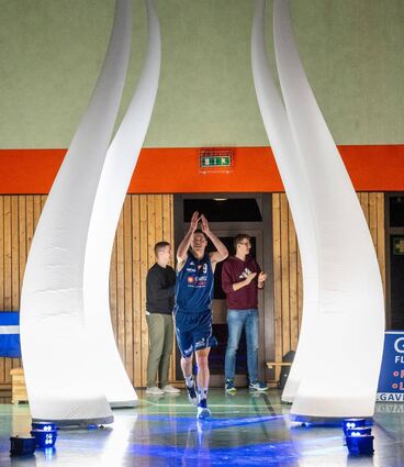 Bundesligareif ist bisweilen das Rahmenprogramm bei den Regionalliga-Basket-ballern vom VfL Bensheim; hier Richy Maurer bei der Team-Vorstellung.