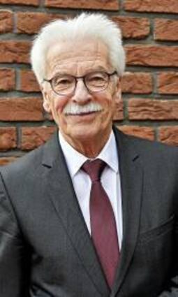 Bensheim; Weststadthalle; Stadtverordnetenversammlung; hier: Rolf Kahnt; Bild: Dietmar Funck
