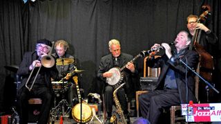 <p>Jazz vom Feinsten: Dr. Wim Mauthe und seine Jazz Affair im vollbesetzen Kellertheater unter dem Wambolter Hof.</p>