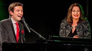 Gabriela Benesch und Alex Parker präsentieren „Die Udo Jürgens Story“ im Bensheimer Parktheater.