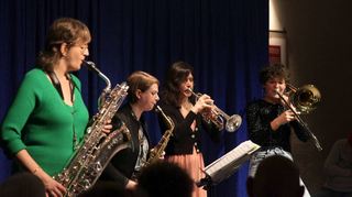 „Jazzabella“ im Marstall: Steph Winzen, Kerstin Haberecht, Hanna Maradei Gonzalez und Karoline Vogt (von links) begeisterten das Publikum in der Kreisstadt.