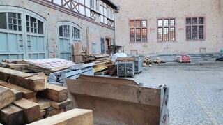 Der Innenhof des Amtshofs gleicht nach wie vor einer einzigen Baustelle.