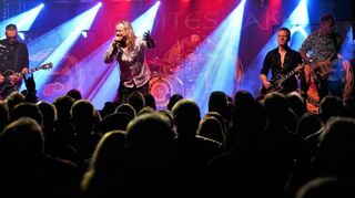 Die Tribute-Band Whiteshake begeisterte am Freitagabend im Rex die Fans von Whiteshake.