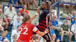 Gary Hines (rechts) spielt in Deutschland in der vierten Liga und für die USA bei der Weltmeisterschaft.