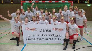 Die Junior-Flames feierten den ersehnten Aufstieg in die 3. Liga, in der sie ebenfalls an der Tabellenspitze marschieren.