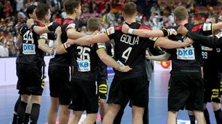 Grenzenlose Freude: Die deutsche Mannschaft feiert den Sieg über die Niederlande.