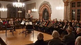 Im Namen von Forum Kultur begrüßte Martin Fraune am Freitagabend die Zuhörer zum ersten Kammerkonzert im renovierten Kurfürstensaal.