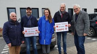 Mitglieder der Bensheimer SPD haben eine Testfahrt durch die Stadt mit Tempo 30 unternommen.