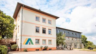 In die ehemalige Jugendherberge von Zwingenberg werden keine Flüchtlinge einziehen – Landkreis, Jugendherbergswerk und ein Kaufinteressent seien sich nicht handelseinig geworden, berichtet Bürgermeister Habich.