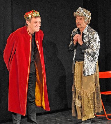 <p>Das "Theater im kleinen Saal" inszenierte Shakespears "Hamlet" im Theater Mobile als Komödie.</p>