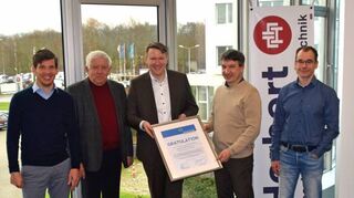 Matthias Zürker von der Wirtschaftsförderung Bergstraße gratulierte der Firma Herbert zum 95-jährigen Bestehen.