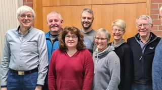 Der Vorstand des Musikcorps Einhausen (von links): Rechner Walter Stumpf, Vorsitzender Andreas Schumacher, Beisitzerin Elke Hillenbrand, Beisitzer Alexander Wüst, Beisitzerin Birgitta Pallas, Schriftführerin Stefanie Oberhauser, Ehrenstabführer Bernhard Wüst und der stellvertretende Vorsitzende Kai Segelken.