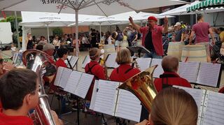 Endlich wieder Auftritte: Nach dem Ende der Coronabeschränkungen konnte das Musikcorps Einhausen unter der musikalischen Leitung von Jean Diehl bei zahlreichen Gelegenheiten aufspielen. So etwa auch beim Fest der Feuerwehrfreunde im pfälzischen Ellerstadt (unser Bild).