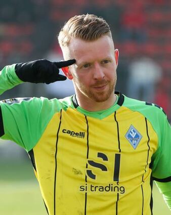 Torschütze Adrien Lebeau jubelt nach seinem Treffer zum 2:0 für den SVW beim Sieg in Köln.
