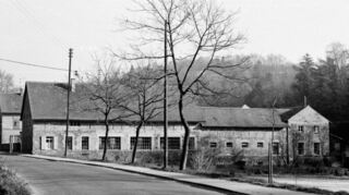 Die Anfänge der Firma Thermoplastik GmbH, die im Jahre 1953 gegründet wurde und als Firmensitz das Anwesen des ehemaligen Schönhofes von der Stadt gepachtet hatte.