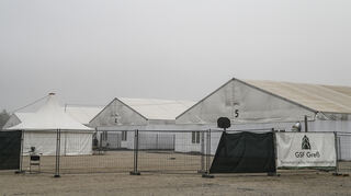 Zeltlager für Flüchtlinge auf dem Festplatz in Bensheim. Bild: Thomas Neu