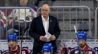 Adler-Trainer Bill Stewart stellte sich nach der zweiten Heimniederlage in Folge nicht wie gewohnt vor seine Spieler, sondern fand deutliche Worte.