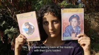 In ihren Werken, hier ein Videoausschnitt, zeigt die Künstlerin den Widerstand von Frauen, die etwa in Nordsyrien das Recht auf Land verteidigen.