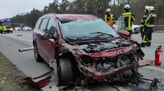 Unfall A 67
Unfall A67 Richtung lorsch kurz vor Abfahrt Lorsch 
Pkw mit 3 Personen fährt auf Lkw auf. Alle drei schwer verletzt