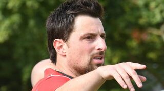 Trainer Giuliano Tondo will die TSV Auerbach im Derby gegen den FC 07 zum Sieg dirigieren; sein Team steht im Abstiegskampf unter Druck.