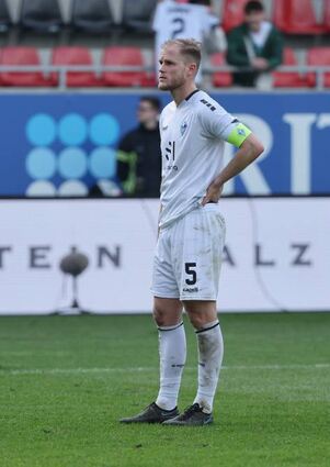Der Frust steht Mannheims Kapitän Mar-cel Seegert nach dem 0:3 gegen Wies-baden ins Gesicht geschrieben.