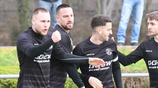 Die Spieler des FC 07 hatten gestern reichlich Grund, um sich zu freuen. Die Bensheimer schickten den Tabellenführer aus Walldorf mit einer 2:6-Packung nach Hause.