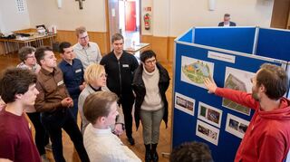Beim Jugendforum von CDU und Junger Union am Montag im Kolpinghaus präsentierte Harry Hegenbarth (re.) seine Idee für einen Bewegungspark an der Taunusanlage. Zur Veranstaltung der Partei kamen allerdings nur drei Gäste.