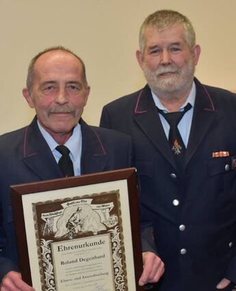 Roland Degenhard (l.) ist neues Mitglied der Ehrenabteilung.
