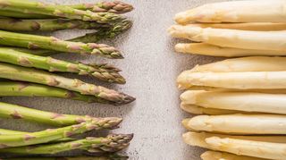 Grüner und weißer Spargel unterscheiden sich stark im Aroma.