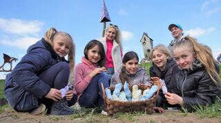 In den Drachenbergen konnten am Samstag Osterhasen gesucht werden. Der Förderverein Sterntaler hatte zu einem kleinen Familientag eingeladen.