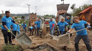 Am Entstehen der Freizeitanlage Drachenberge des Vereins „Sterntaler – Kinderträume, Zukunftsräume“ waren viele fleißige Hände beteiligt – wie hier auf unserem Archivbild aus dem Herbst 2022 tatkräftige Männer und Frauen im Rahmen des Freiwilligentags der Metropolregion Rhein-Neckar.