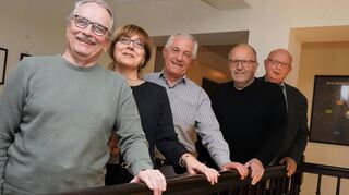 Mitgliederversammlung mit Vorstandswahlen beim Verein Noah: Das Bild zeigt die Vorstandsmitglieder (v.l.) Bela Konrad, Karine Krmoian, Gevorg Hayrapetyan, Manfred Leonhard und Ernst-Ludwig Drayß.