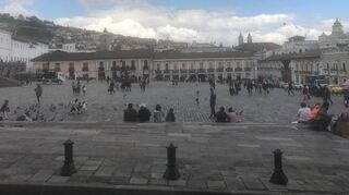 Während seines siebenwöchigen Aufenthalts in Ecuador hat BAnane-Mitarbeiter Anton unter anderem die Hauptstadt Quito (l.) und den „Mitad del Mundo“ (dt. Mitte der Welt) besucht.