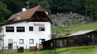 Unter anderem ins ehemalige Gasthaus Zur Siegfriedsquelle am Felsenmeer sollen ab Mai Flüchtlinge einziehen.