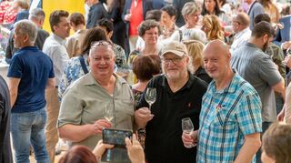 Der Weintreff erweist sich seit jeher als gute Gelegenheit, um sich über die Entwicklung der regionalen Szene zu informieren und um mit den Winzern ins Gespräch zu kommen.