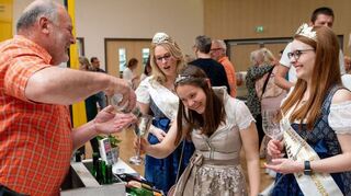 An Hoheiten mangelte es am Samstag im Bürgerhaus nicht, mehrere Weinköniginnen und Prinzessinen gaben sich die Ehre.