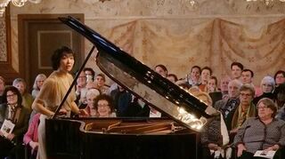 Claire Huangci spielte im Kurfürstensaal einige der populärsten pianistischen Repertoirehits.