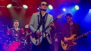 Die „Electric Blues All-Stars“ um Bandleader und Gitarrist Kai Strauss traten am Freitag im Musiktheater Rex auf.