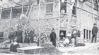 Die Villa Kappeleck im Jahr 1900: Handwerker und Bürger posierten für eine Aufnahme.