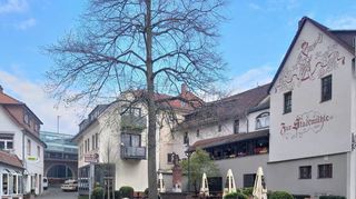 1910 entstand durch den Abriss der Stadtmühle zwischen Lauter und Marktplatz eine kleine Freifläche, die 1935 als Grünanlage gestaltet wurde. Ungefähr an dieser Stelle, so heißt es, sollen die Bayern unterirdisch in die Stadt eingedrungen sein.