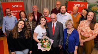 Die SPD Bensheim wird künftig von einer Doppelspitze angeführt. Zu Vorsitzenden wurden Jürgen Kaltwasser und die bisherige Stellvertreterin Julia Hamm gewählt (Bildmitte).