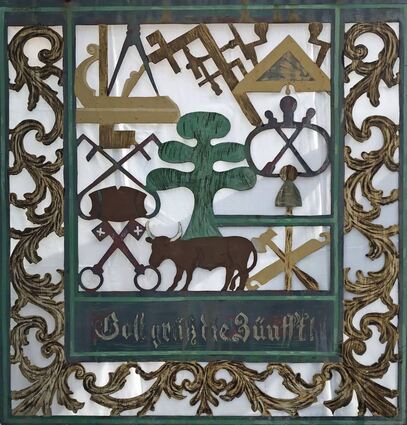 Beim Zunftschild am Haus Baureneck handelt es sich um eine Replik. Das Original befindet sich im Lindenfelser Museum.