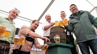 Einhausen, Feuerwehr, Hüttengaudi zum Jubiläum "50 Jahre Jugendfeuerwehr", Bierfassanstich, 28.04.2023;Foto: Thomas Zelinger