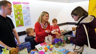Am Stand von „Schneckentempo Lindenfels“ konnten sich die Besucher über familienbegleitende Angebote informieren. „Schneckentempo“ bietet Babymassagen und Entspannungskurse für Kinder an.