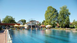 Die Saison im Jugenheimer Freibad startet am 12. Mai, der Kartenvorverkauf beginnt am 8. Mai.